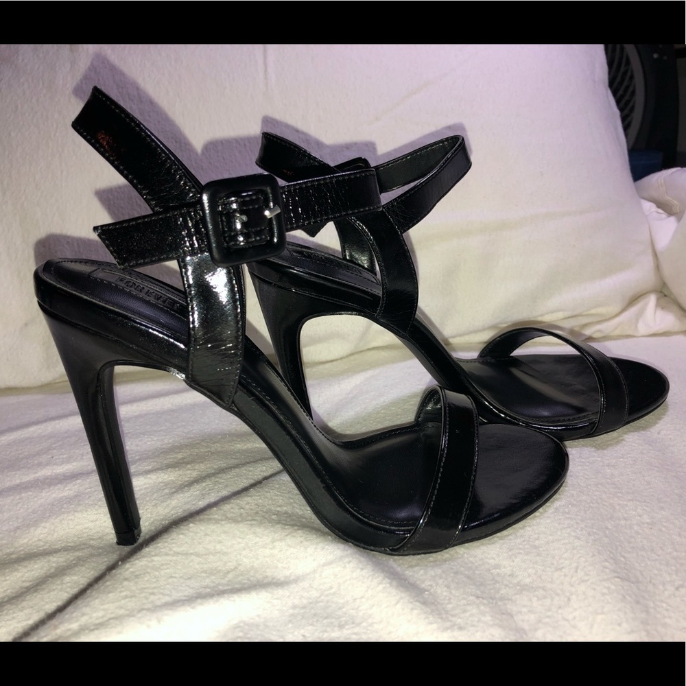 F21 black faux patent leather strappy heels NWOT